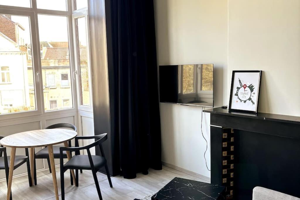 Au Cabinet Childeric Apartment ตูร์แน ภายนอก รูปภาพ